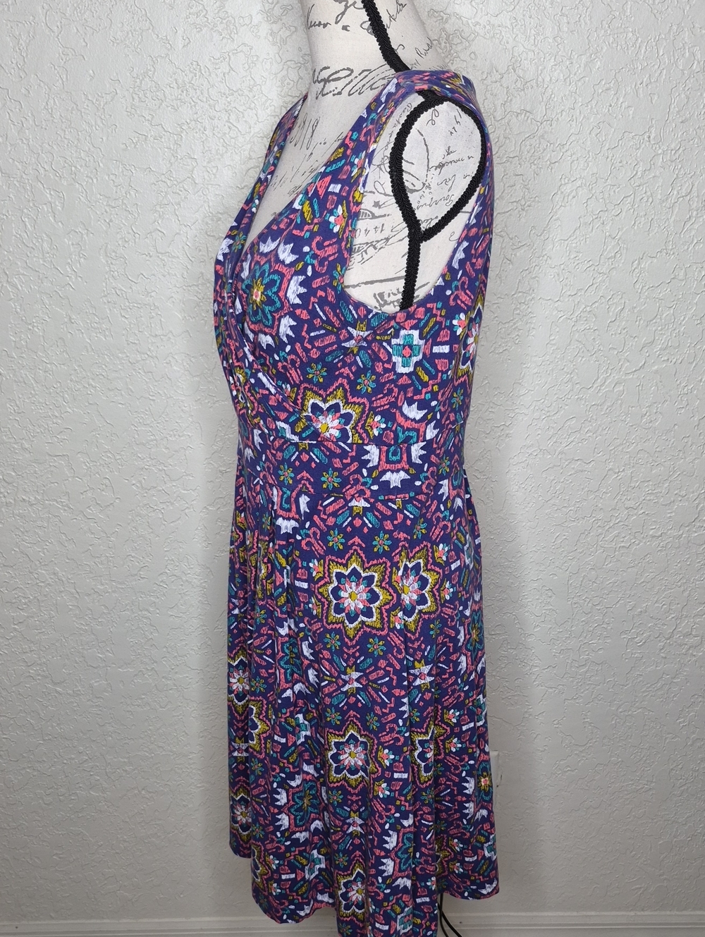 Multicolored Geometric Print Sleeveless Dress - Picture 2 of 5